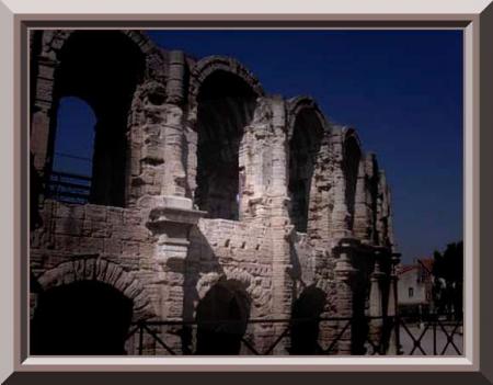 les ar�nes d'Arles la nuit