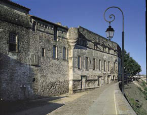 Le mus�e R�attu � Arles