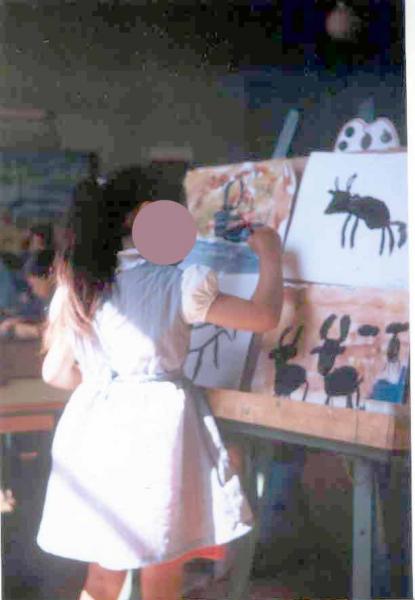 la petite fille au chevalet